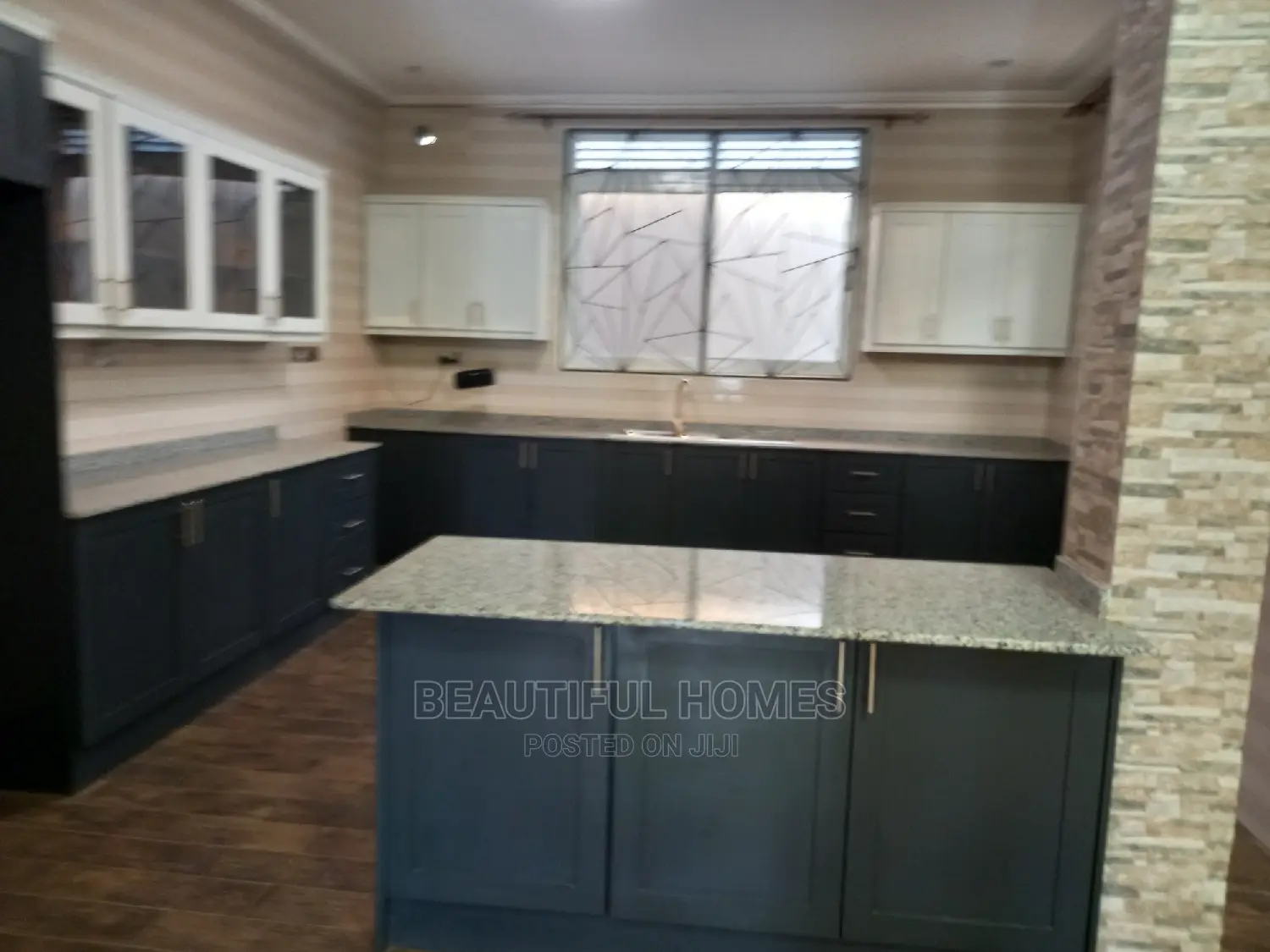 Furnished 6bdrm Mansion in Kira Grand for Sale