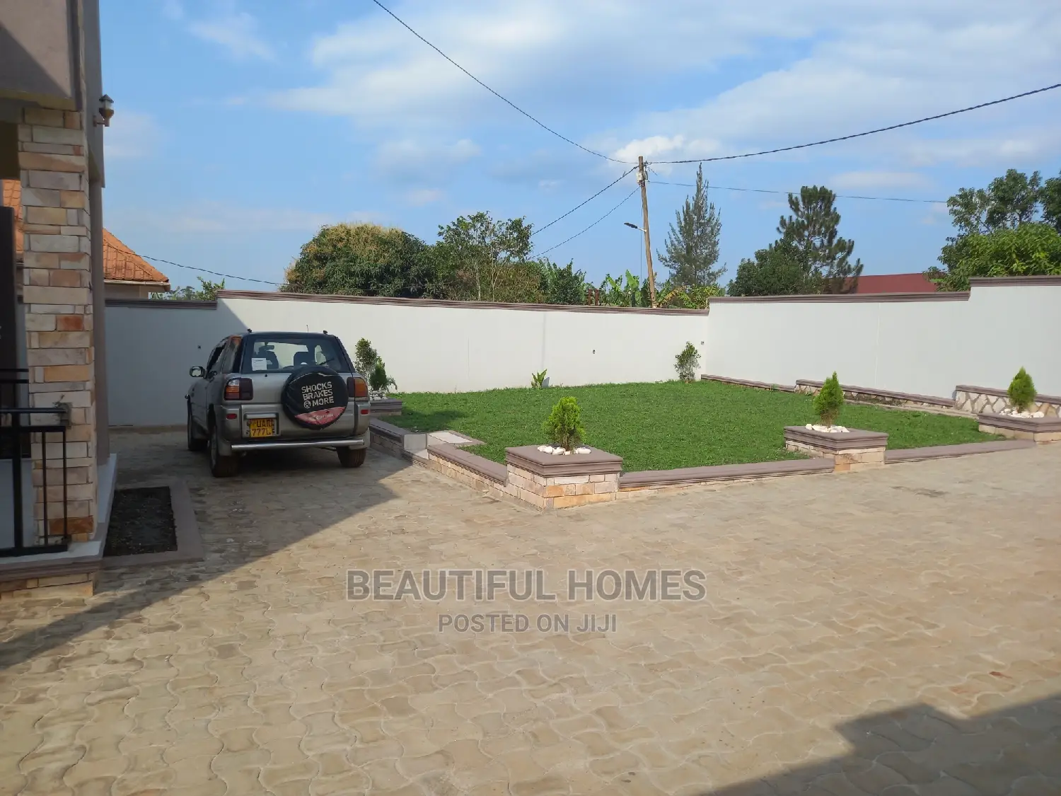 Furnished 4bdrm Bungalow in Kiea, Kira for Sale