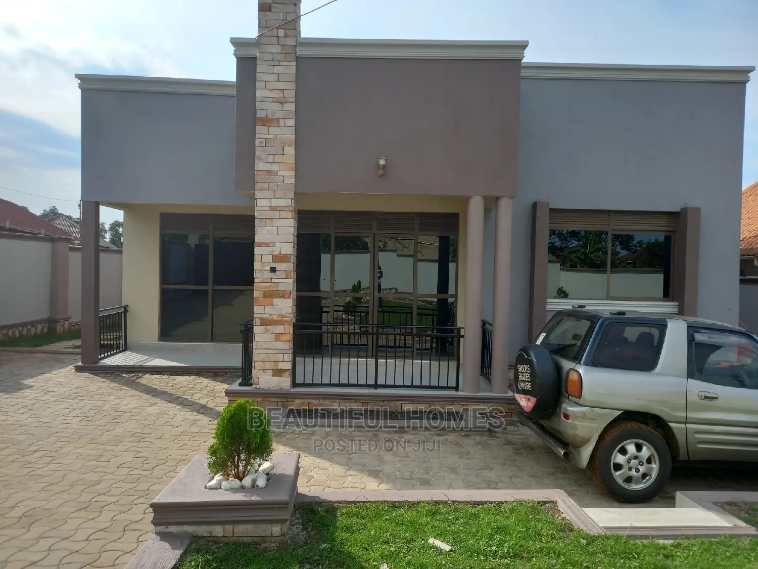 Furnished 4bdrm Bungalow in Kiea, Kira for Sale