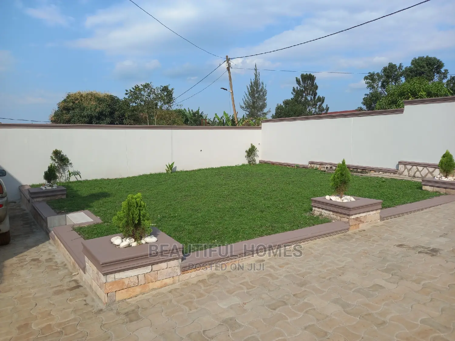 Furnished 4bdrm House in Kira Corporate for Sale