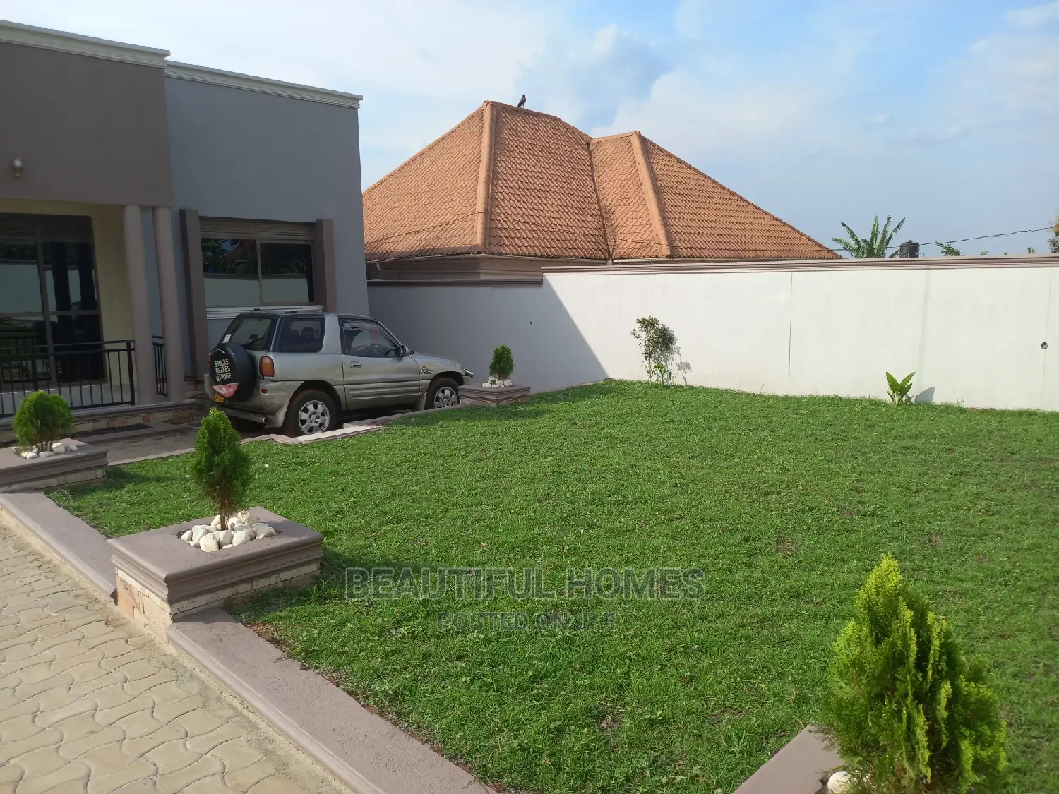 Furnished 4bdrm House in Kira Corporate for Sale