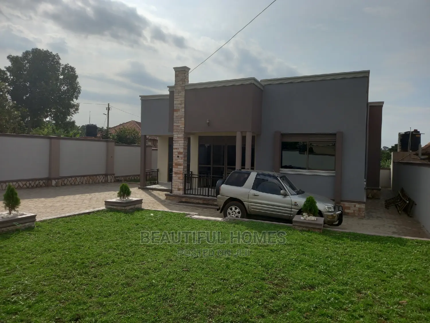 Furnished 4bdrm Bungalow in Kira for Sale