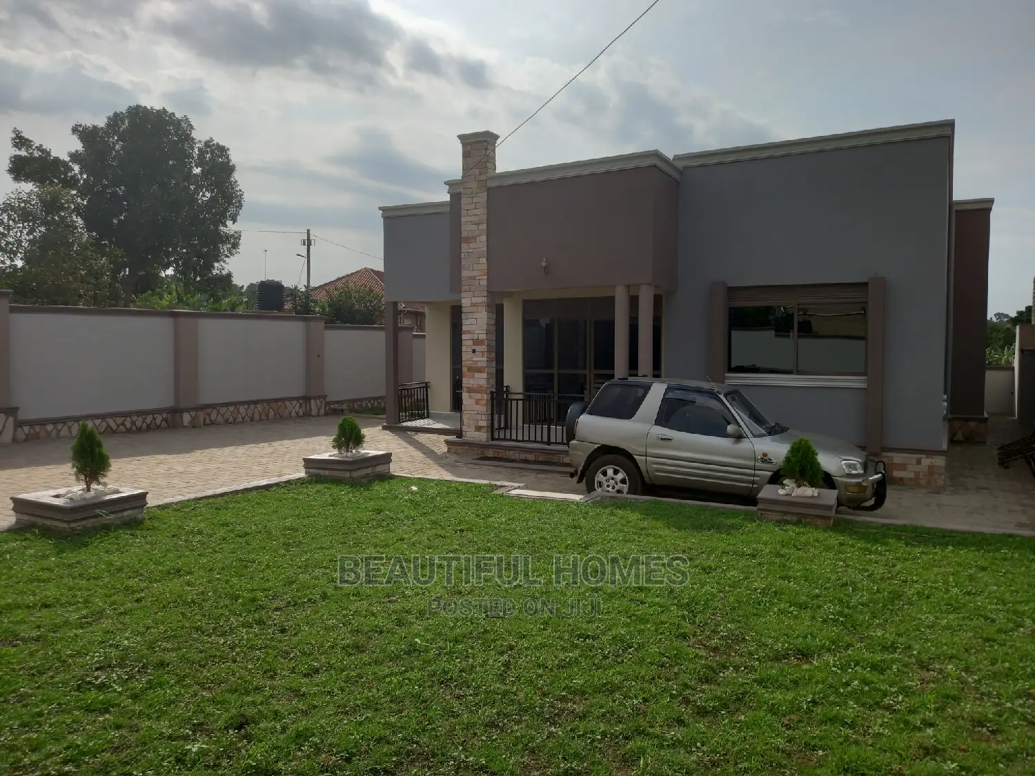 Furnished 4bdrm Bungalow in Kira for Sale