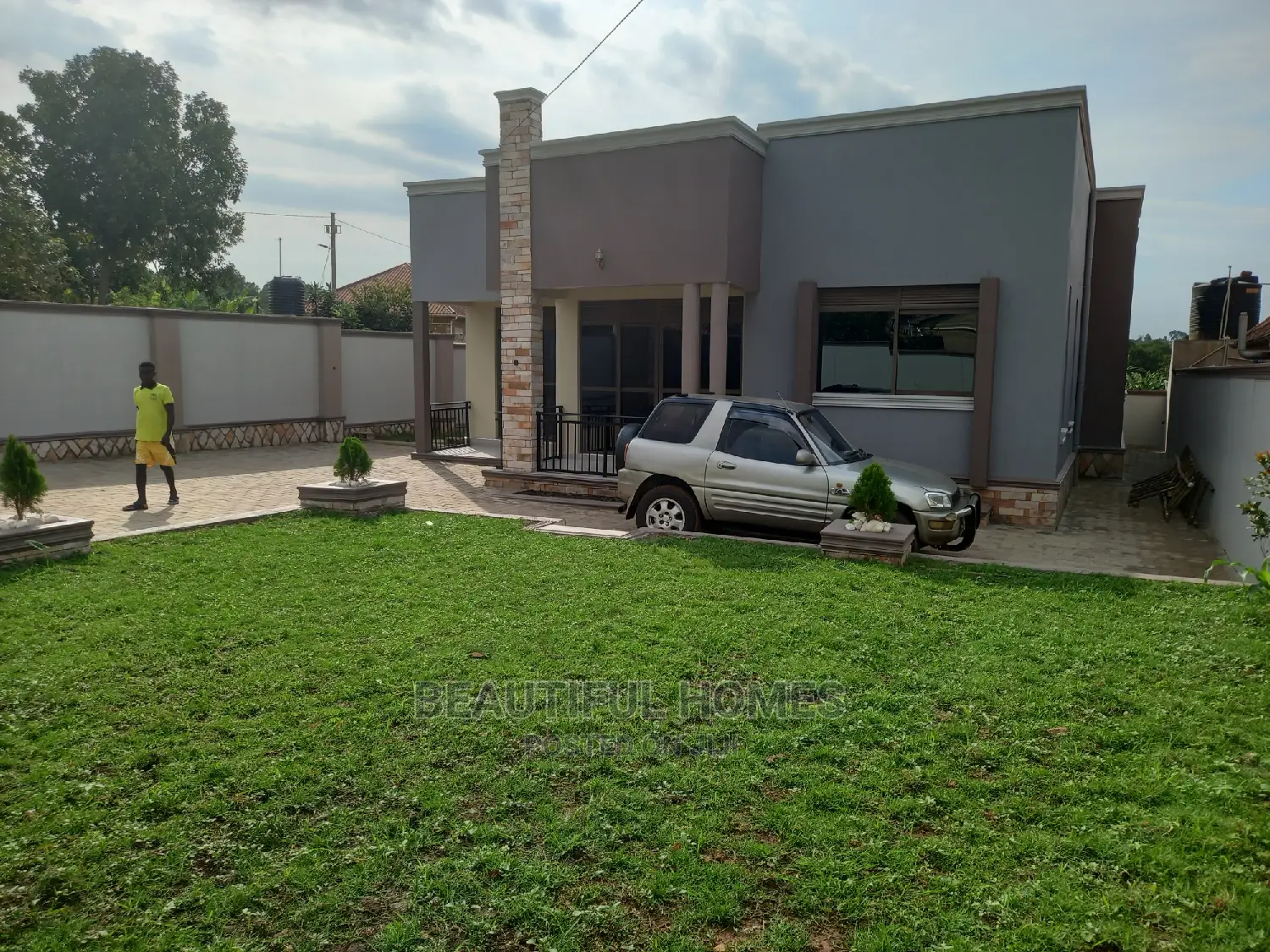 Furnished 4bdrm Bungalow in Kira for Sale