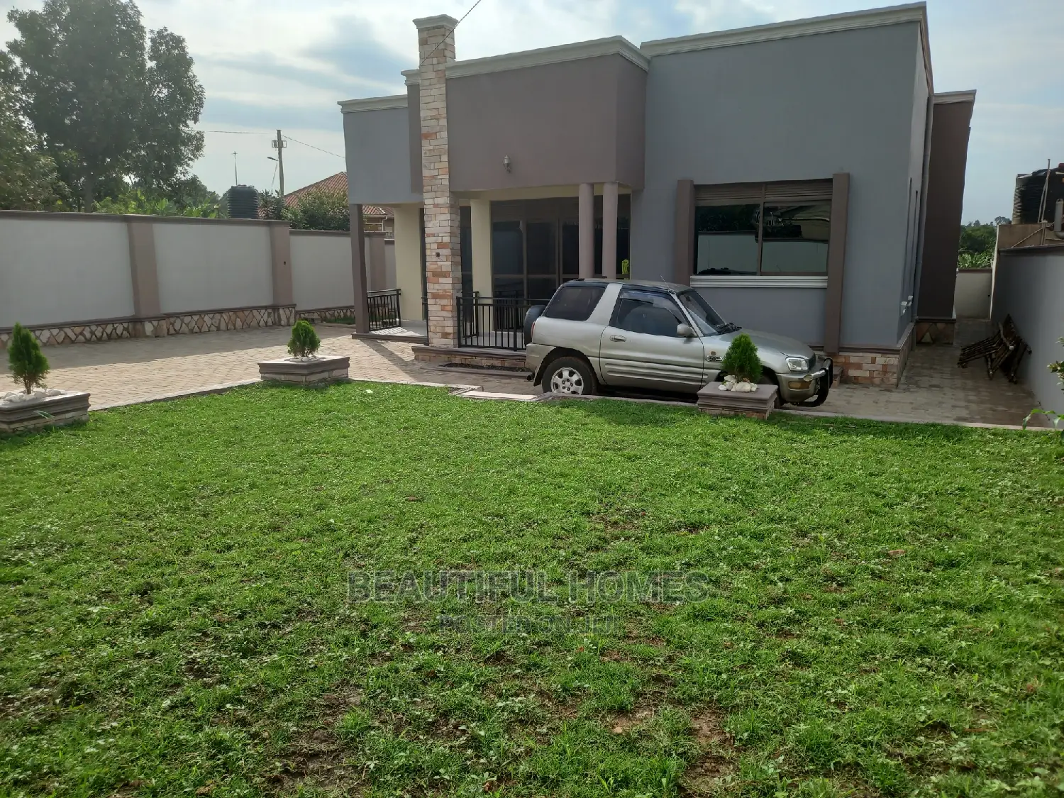 Furnished 4bdrm Bungalow in Kira for Sale