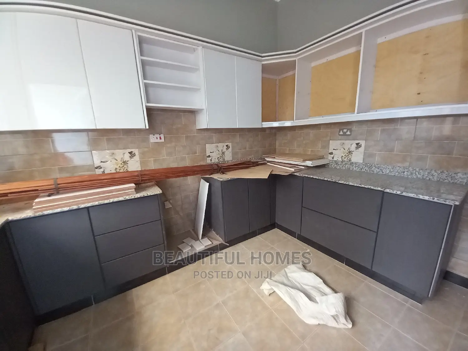 Furnished 4bdrm House in Kira for Sale