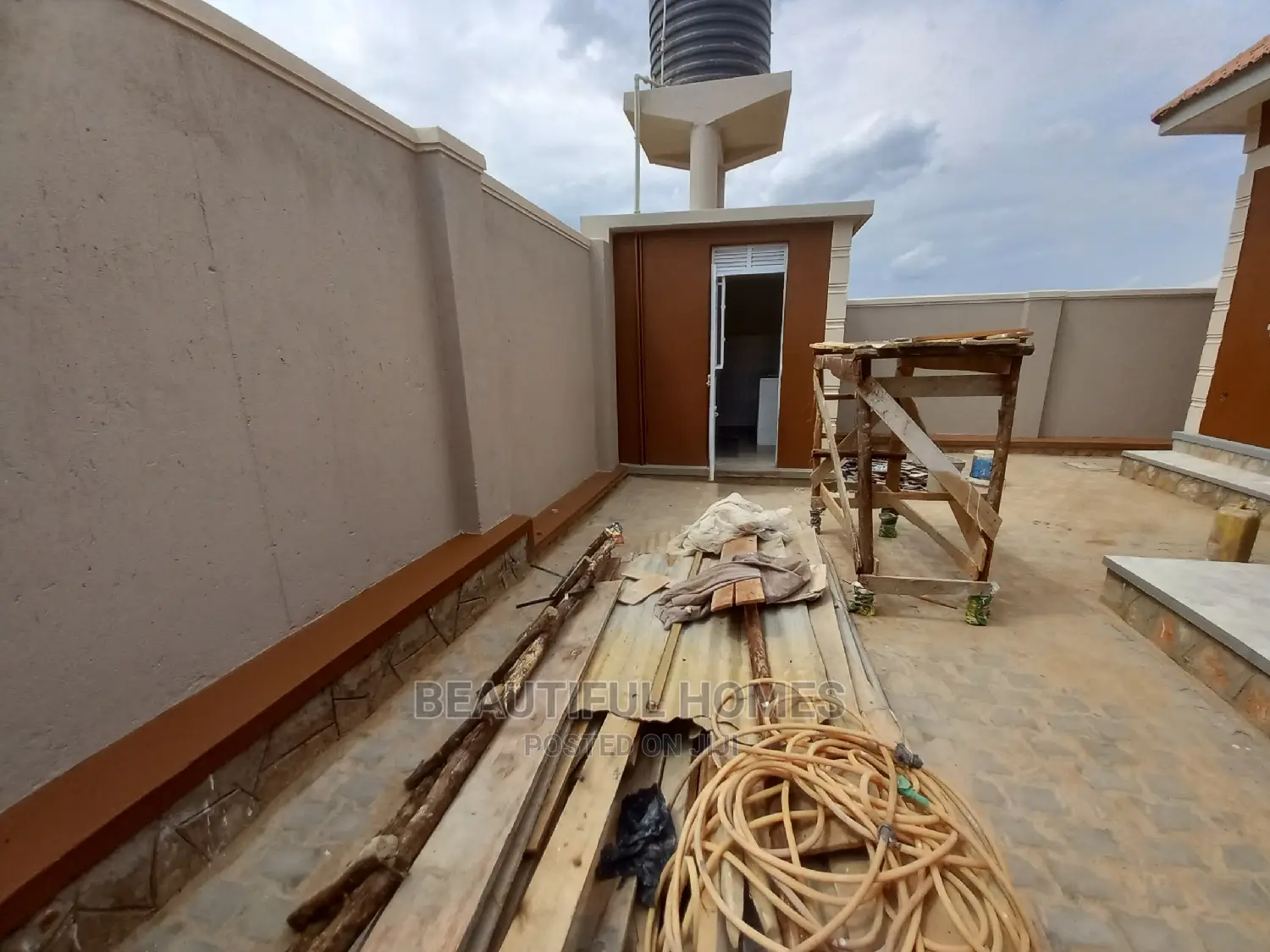 Furnished 4bdrm House in Kira for Sale