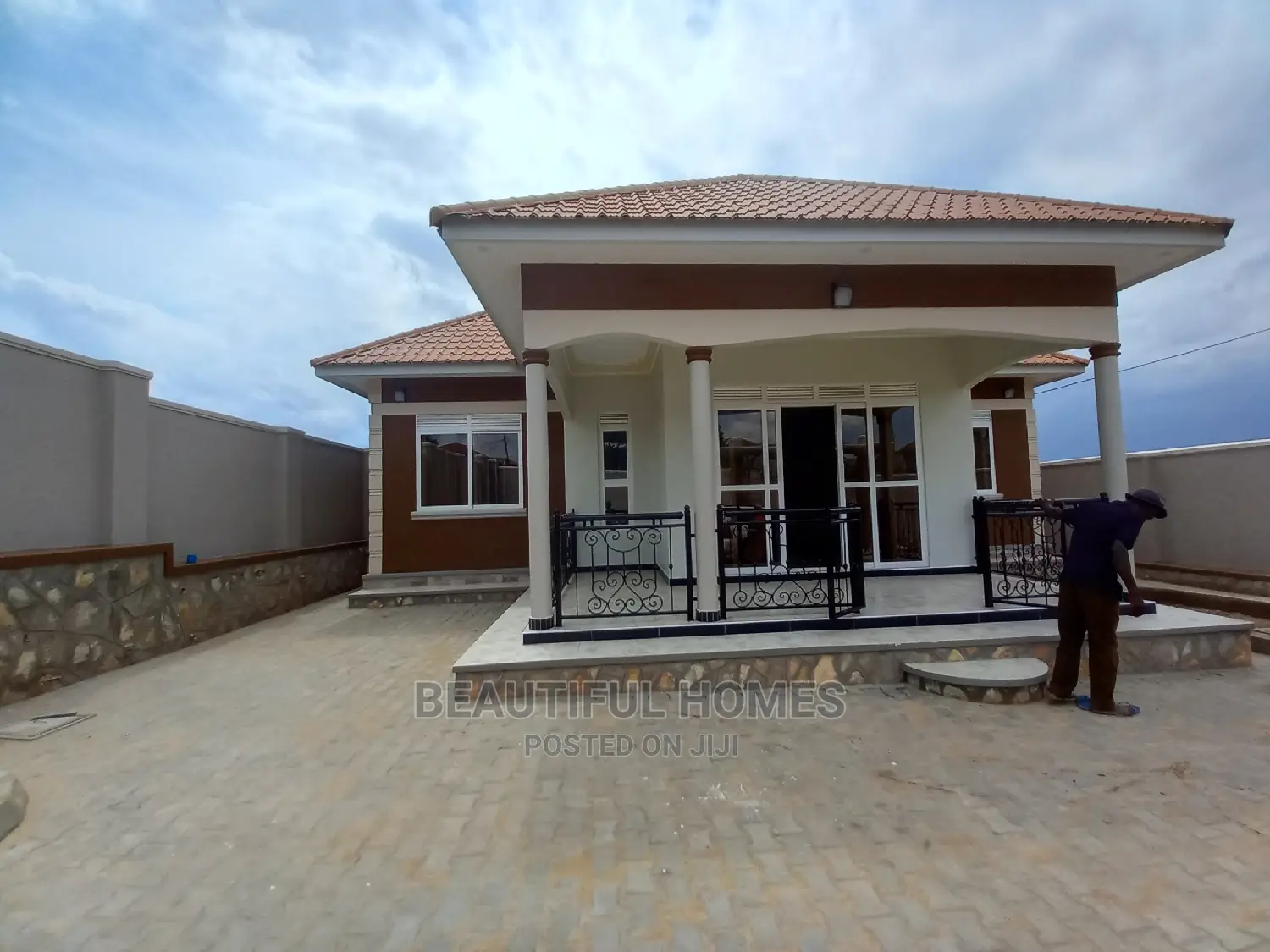 Furnished 4bdrm Bungalow in Kira Corporate for Sale