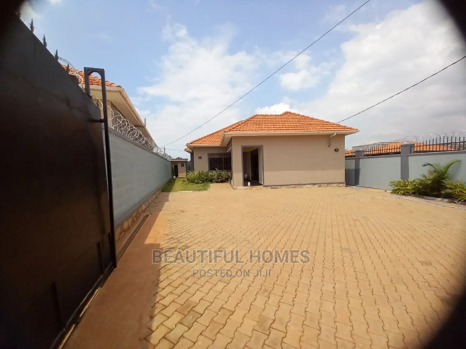 Furnished 4bdrm Maisonette in Kyanja, Central Division for Sale