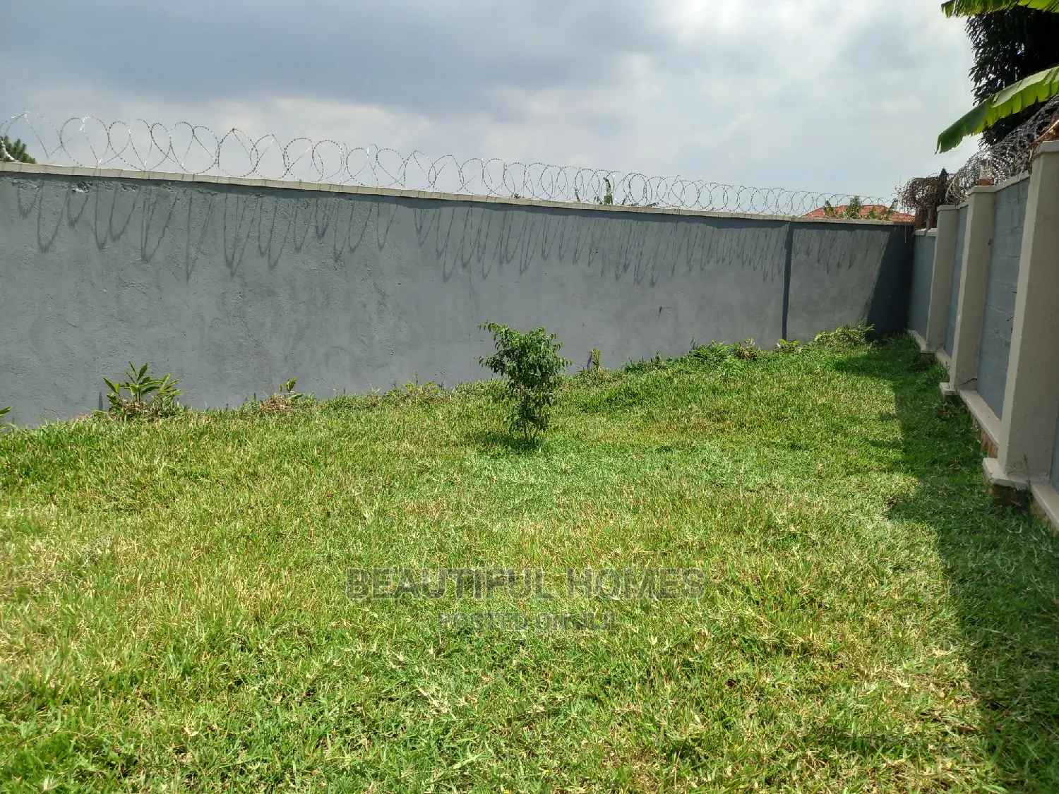 Furnished 4bdrm House in Kyanja Expatriate, Central Division for Sale