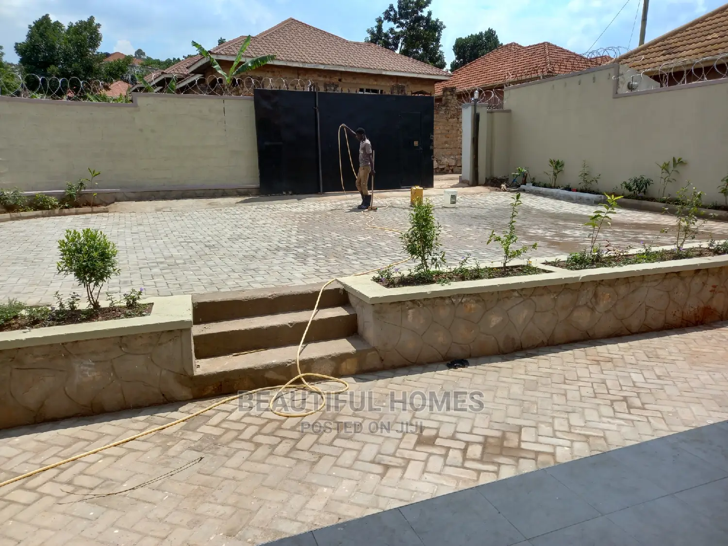 Furnished 4bdrm Maisonette in Kyanja, Central Division for Sale