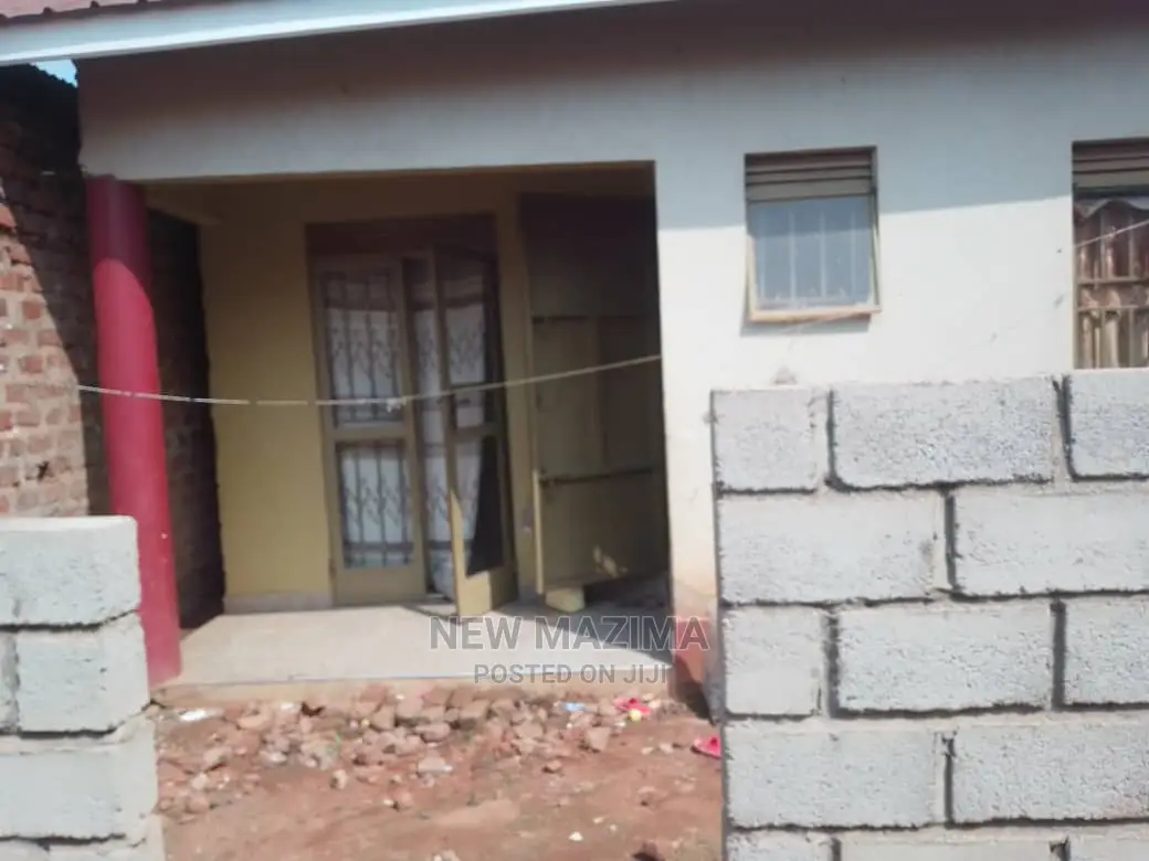 2bdrm House in Salaama Munyonyo Rd, Central Division for Sale