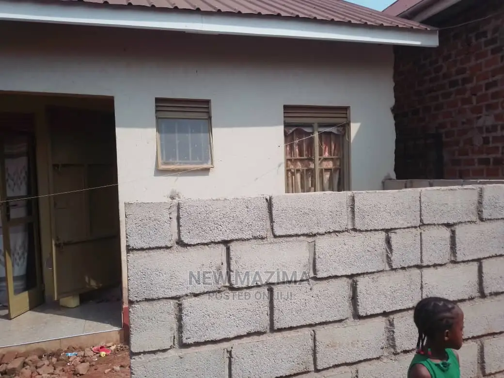 2bdrm House in Salaama Munyonyo Rd, Central Division for Sale