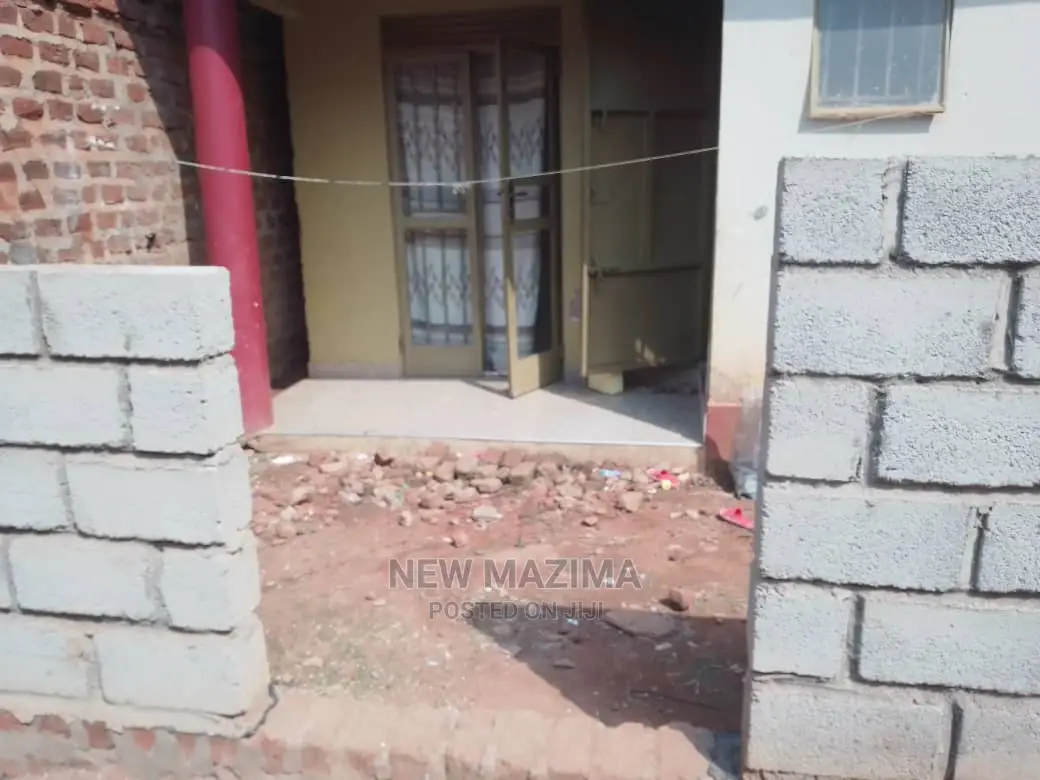 2bdrm House in Salaama Munyonyo Rd, Central Division for Sale