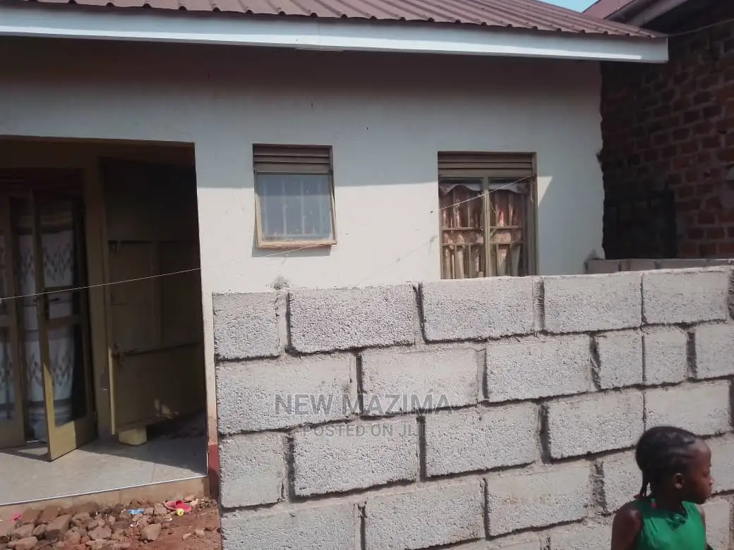 2bdrm House in Salaama Munyonyo Rd, Central Division for Sale