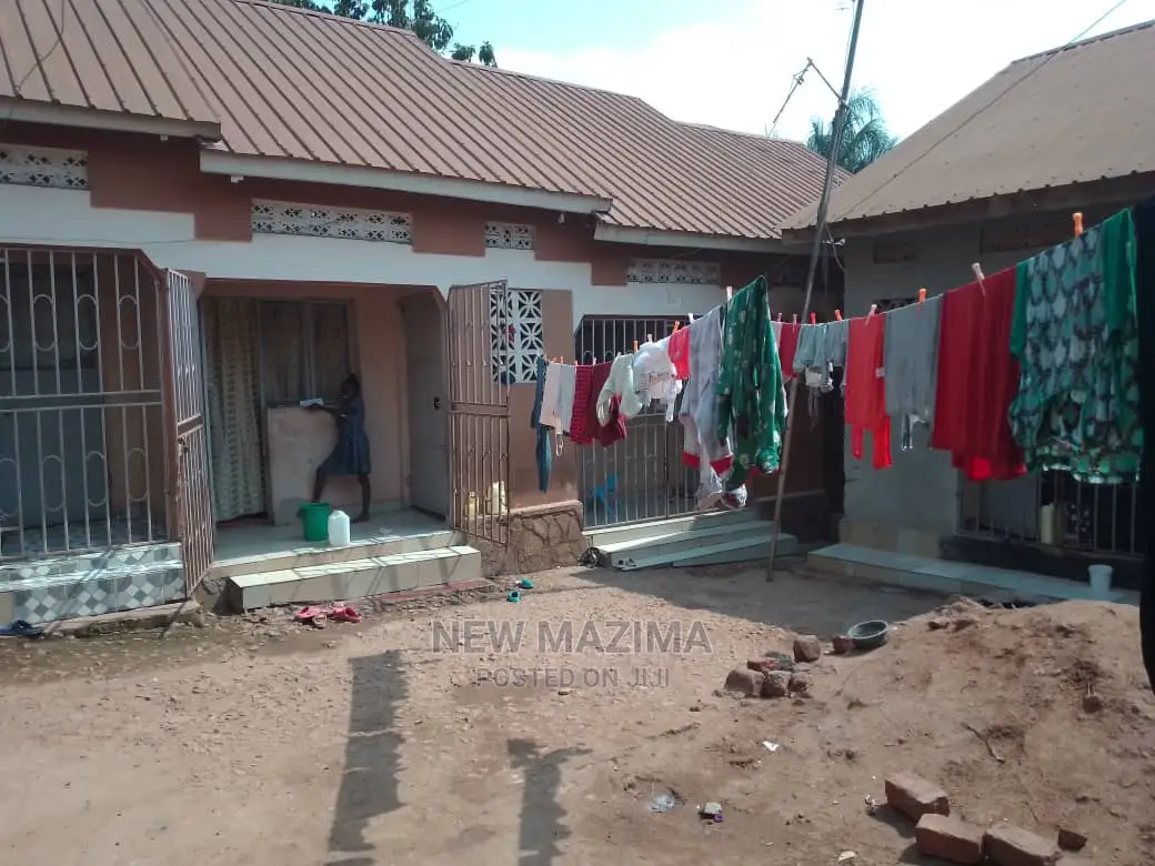 6bdrm House in Salaama, Central Division for Sale