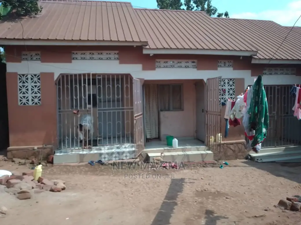 6bdrm House in Salaama, Central Division for Sale