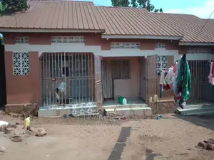 6bdrm House in Salaama, Central Division for Sale