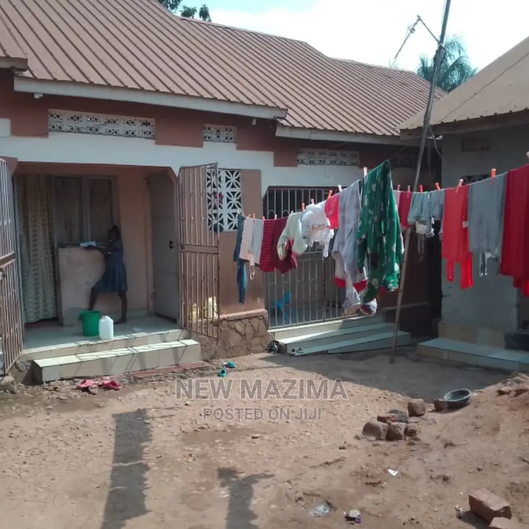 6bdrm House in Salaama, Central Division for Sale