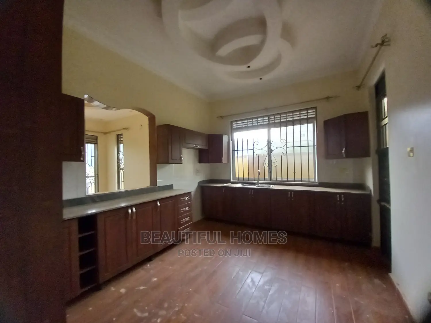 Furnished 4bdrm Bungalow in Kira Posh for Sale