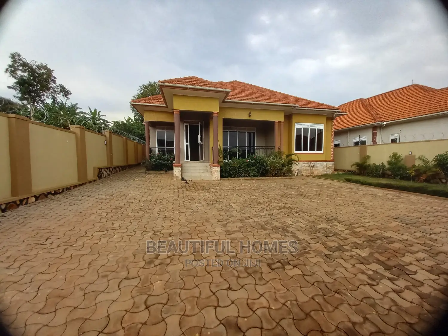Furnished 4bdrm Bungalow in Kira Posh for Sale