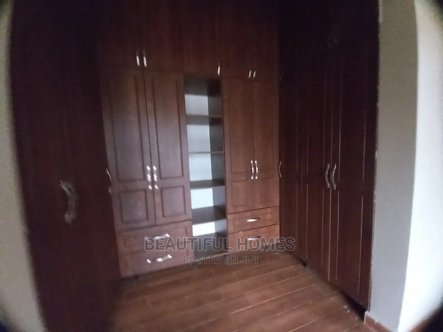 Furnished 4bdrm Bungalow in Kira Posh for Sale