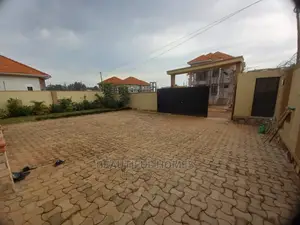 Furnished 4bdrm Bungalow in Kira Posh for Sale