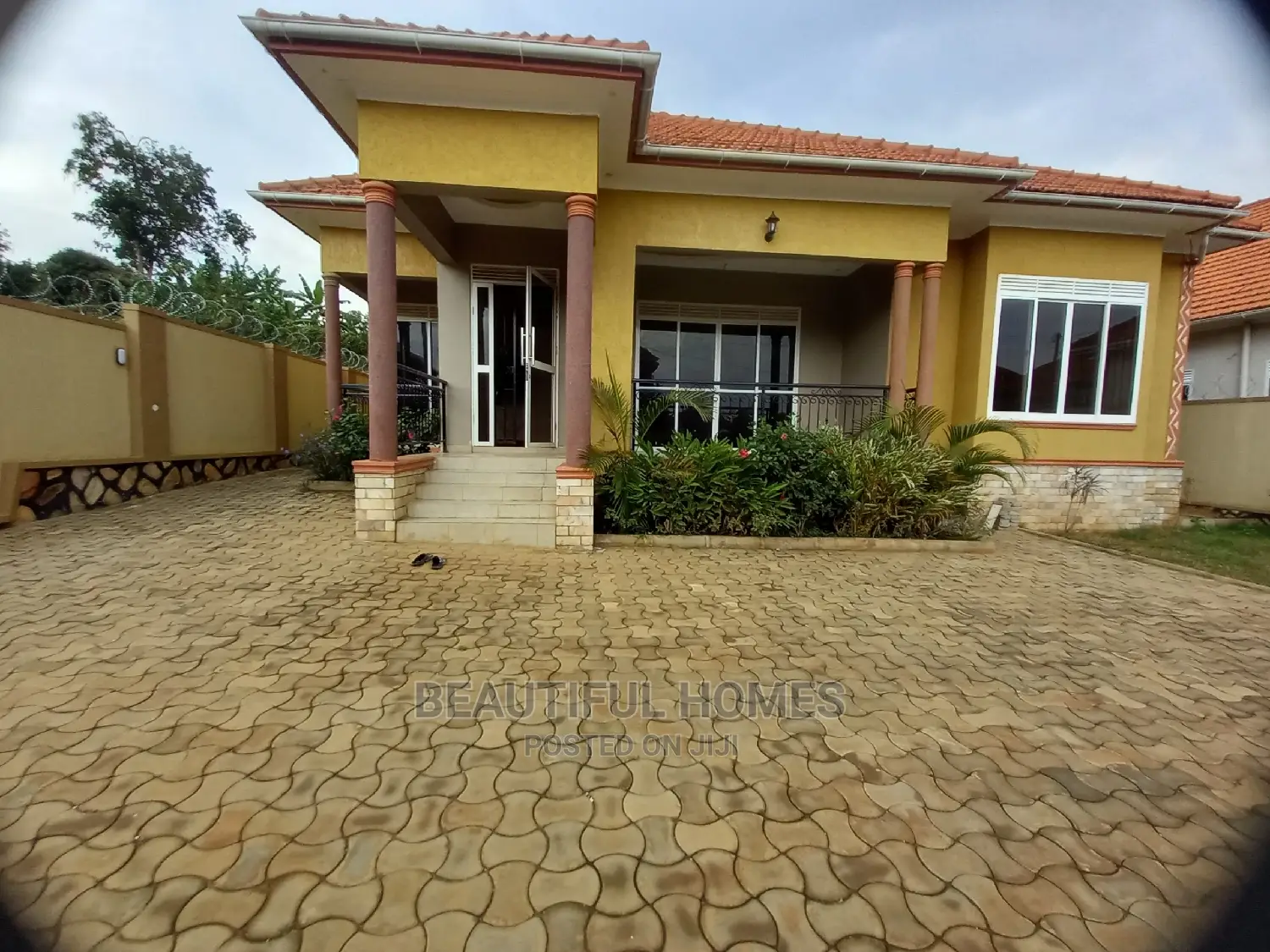 Furnished 4bdrm House in Kira for Sale