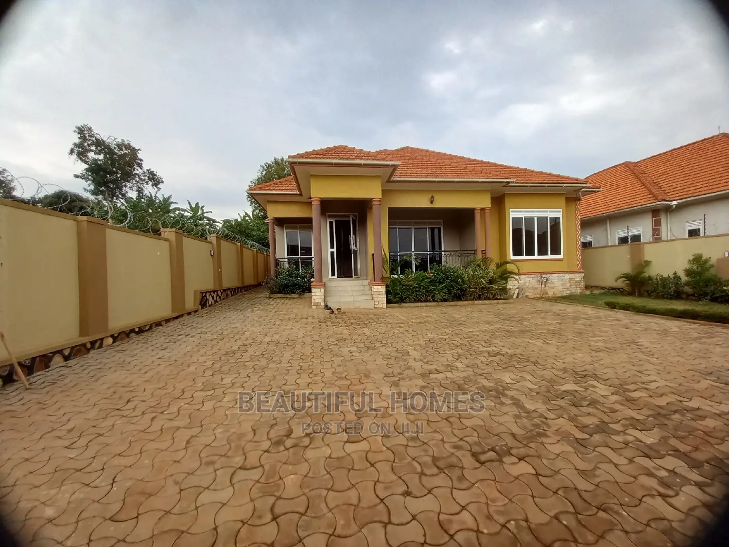Furnished 4bdrm House in Kira for Sale