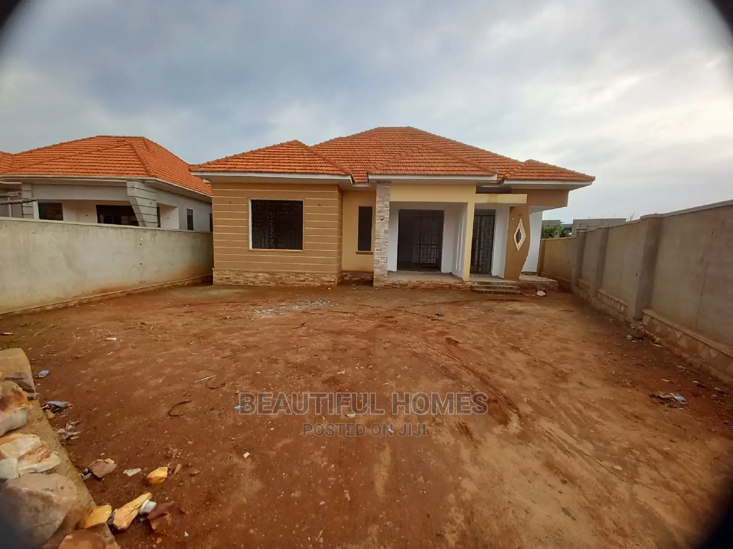 Furnished 4bdrm Bungalow in Kira Corporate for Sale