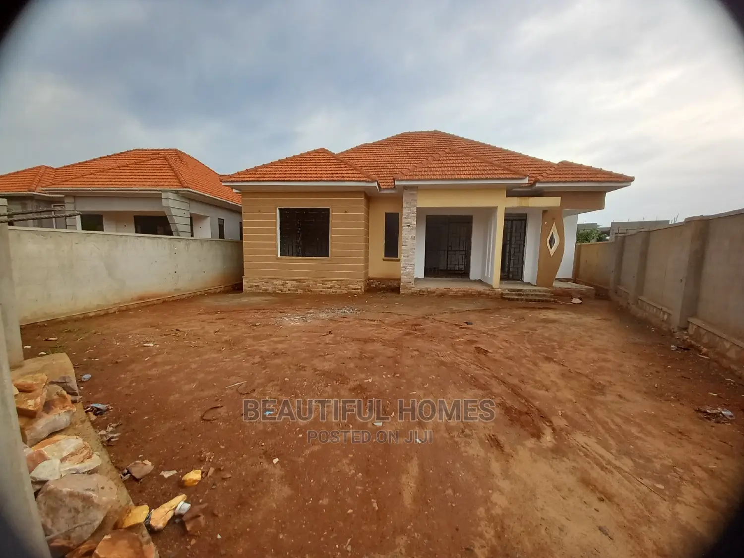 Furnished 4bdrm Bungalow in Kira Corporate for Sale