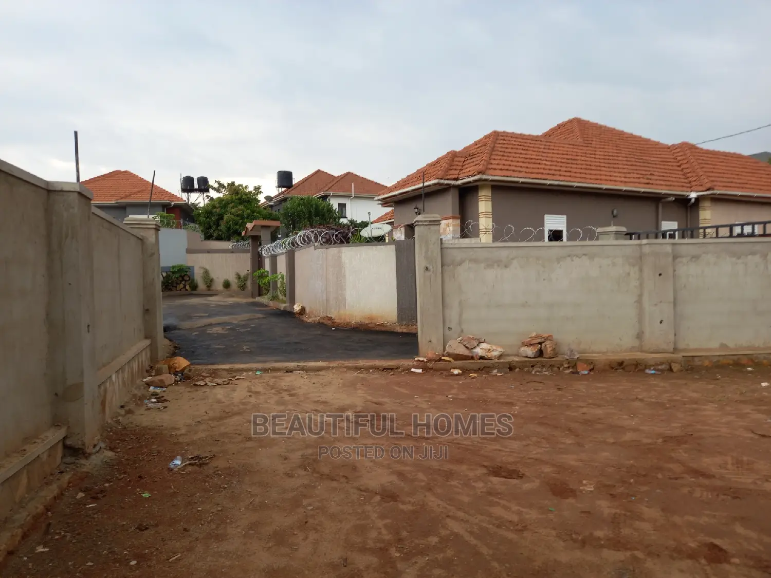 Furnished 4bdrm Bungalow in Kira Corporate for Sale
