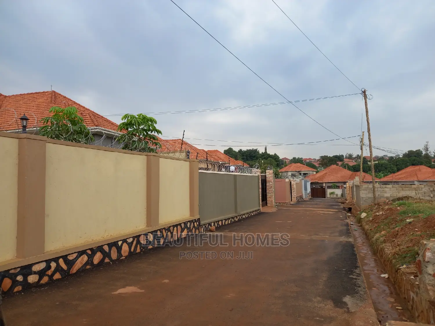 Furnished 4bdrm Bungalow in Kira Mamerito for Sale