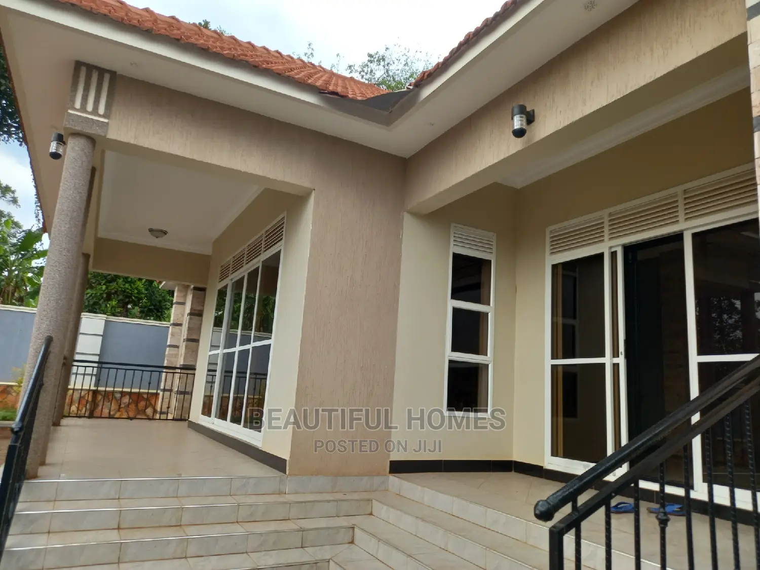 Furnished 4bdrm Bungalow in Kira for Sale