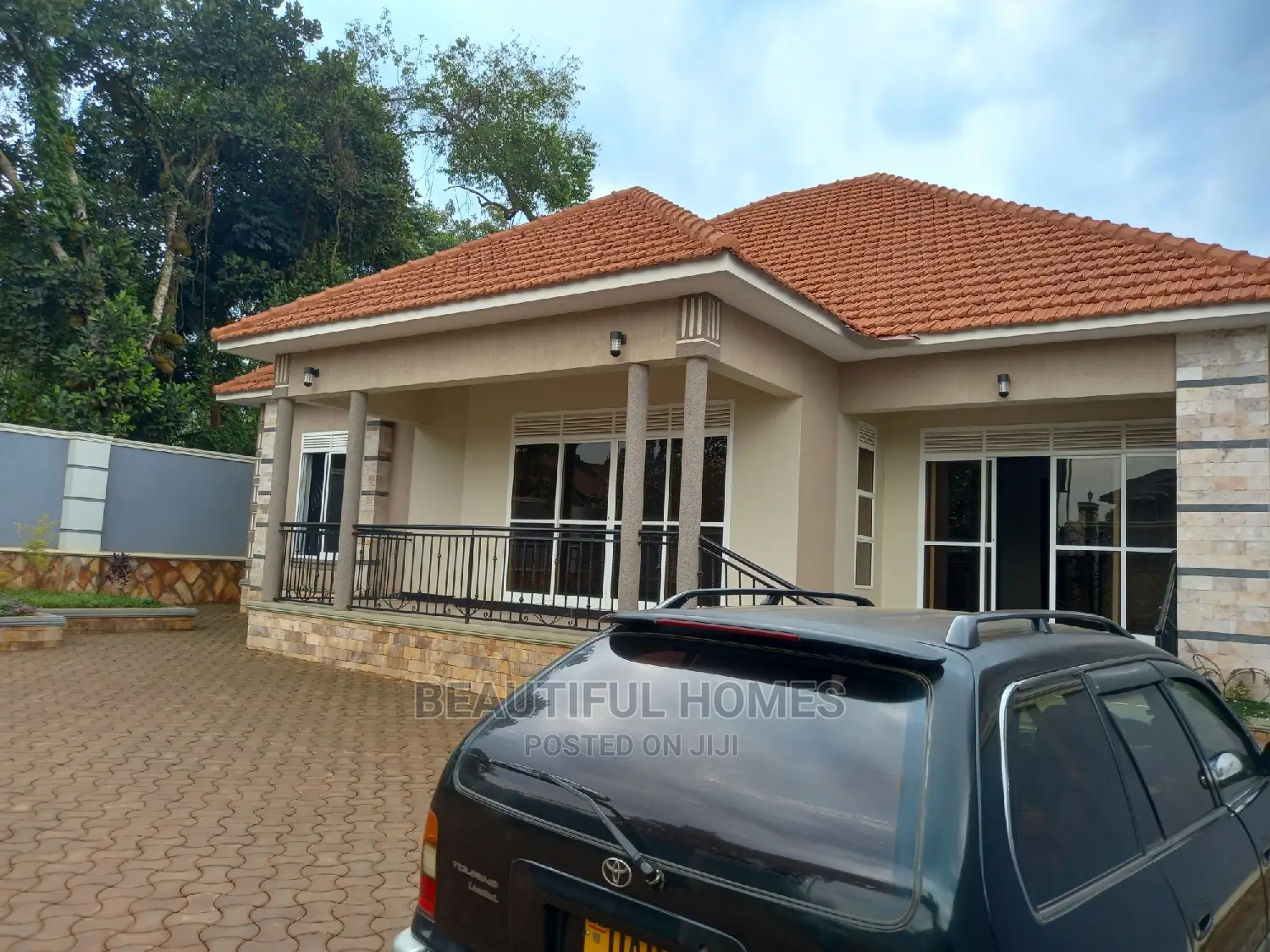 Furnished 4bdrm Bungalow in Kira for Sale
