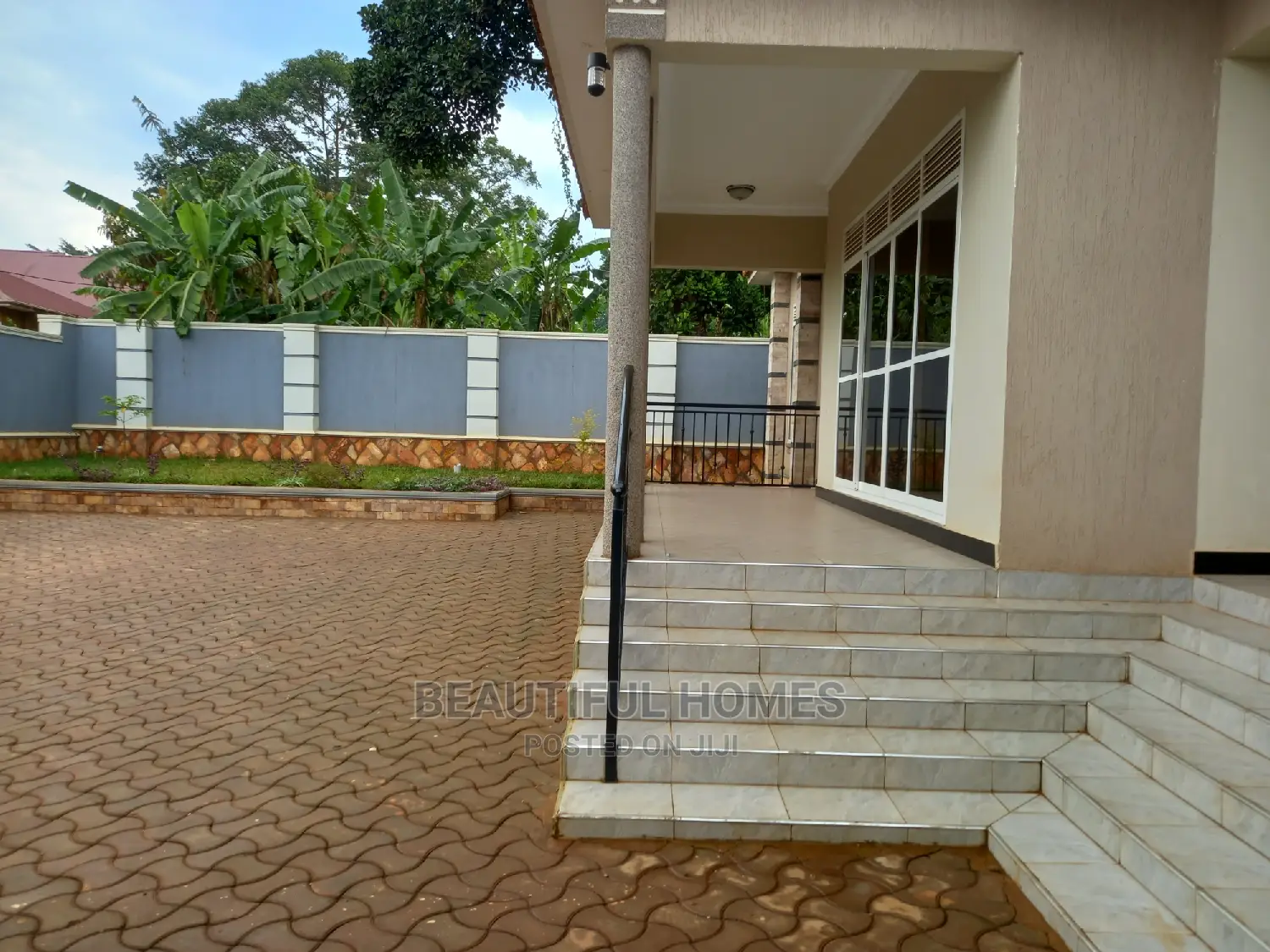 Furnished 4bdrm Bungalow in Kira for Sale