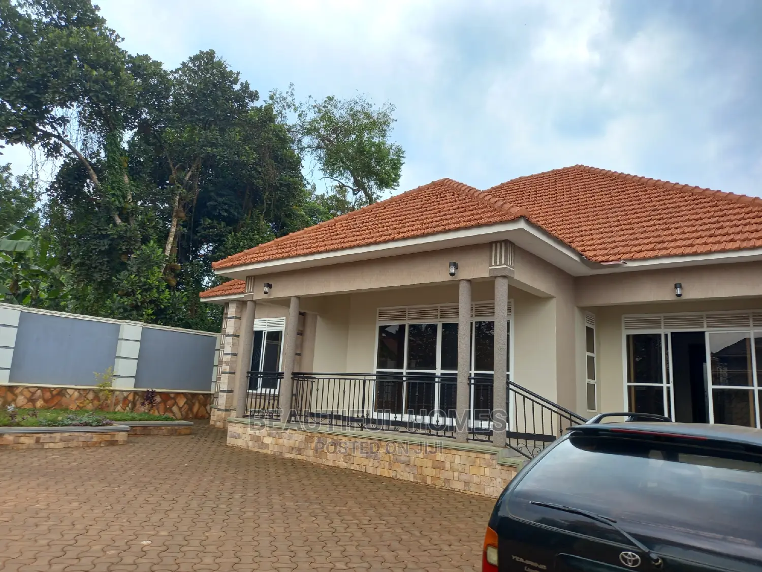 Furnished 4bdrm House in Kira for Sale