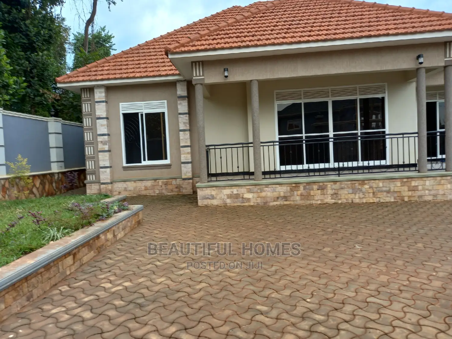 Furnished 4bdrm House in Kira for Sale
