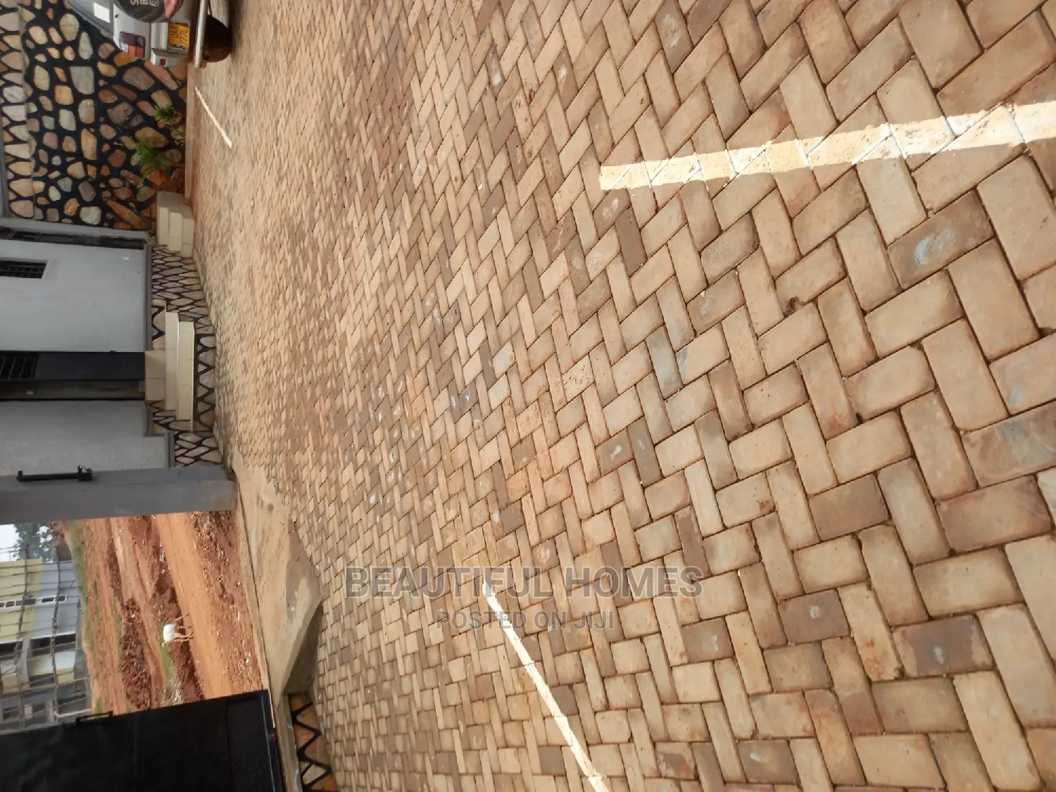 Furnished 1bdrm Block of Flats in Kyanja Executive, Central Division