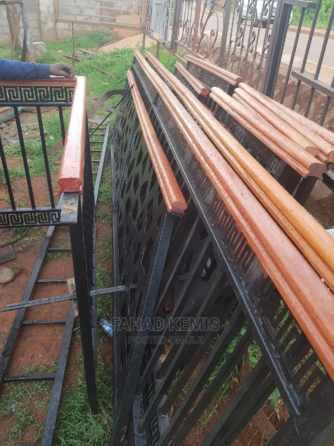 Wooden Balcony Railings (Wood and Metal)