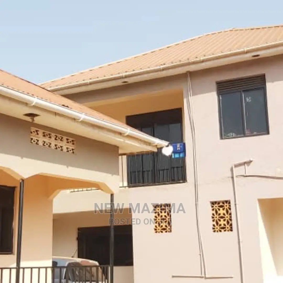 5bdrm House in Zana Town, Central Division for Sale