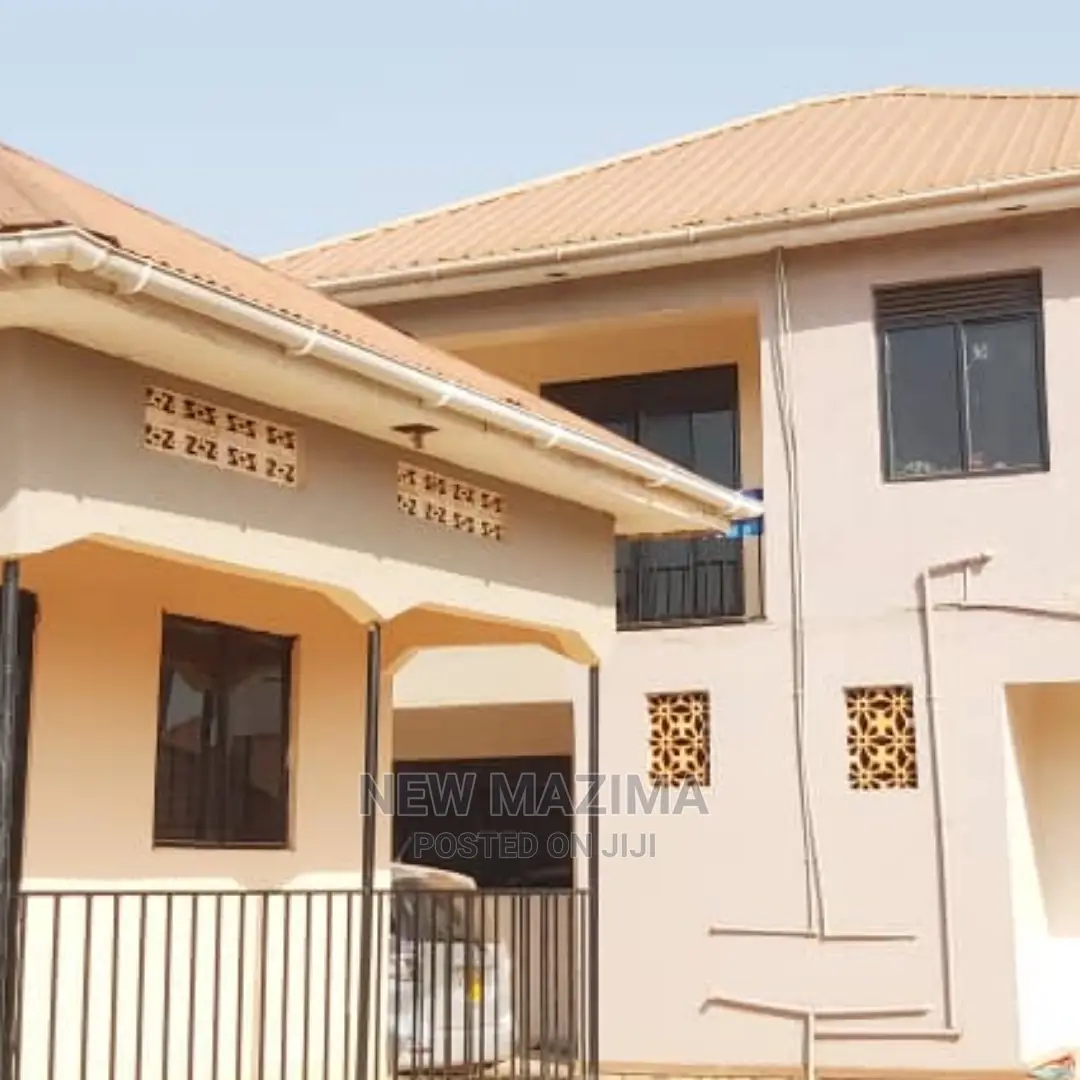 5bdrm House in Zana Town, Central Division for Sale