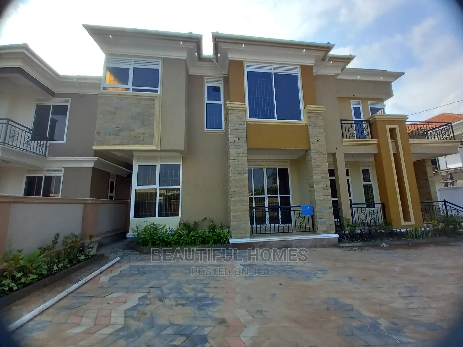 Furnished 6bdrm Mansion in Kyanja Tarmacked, Central Division for Sale