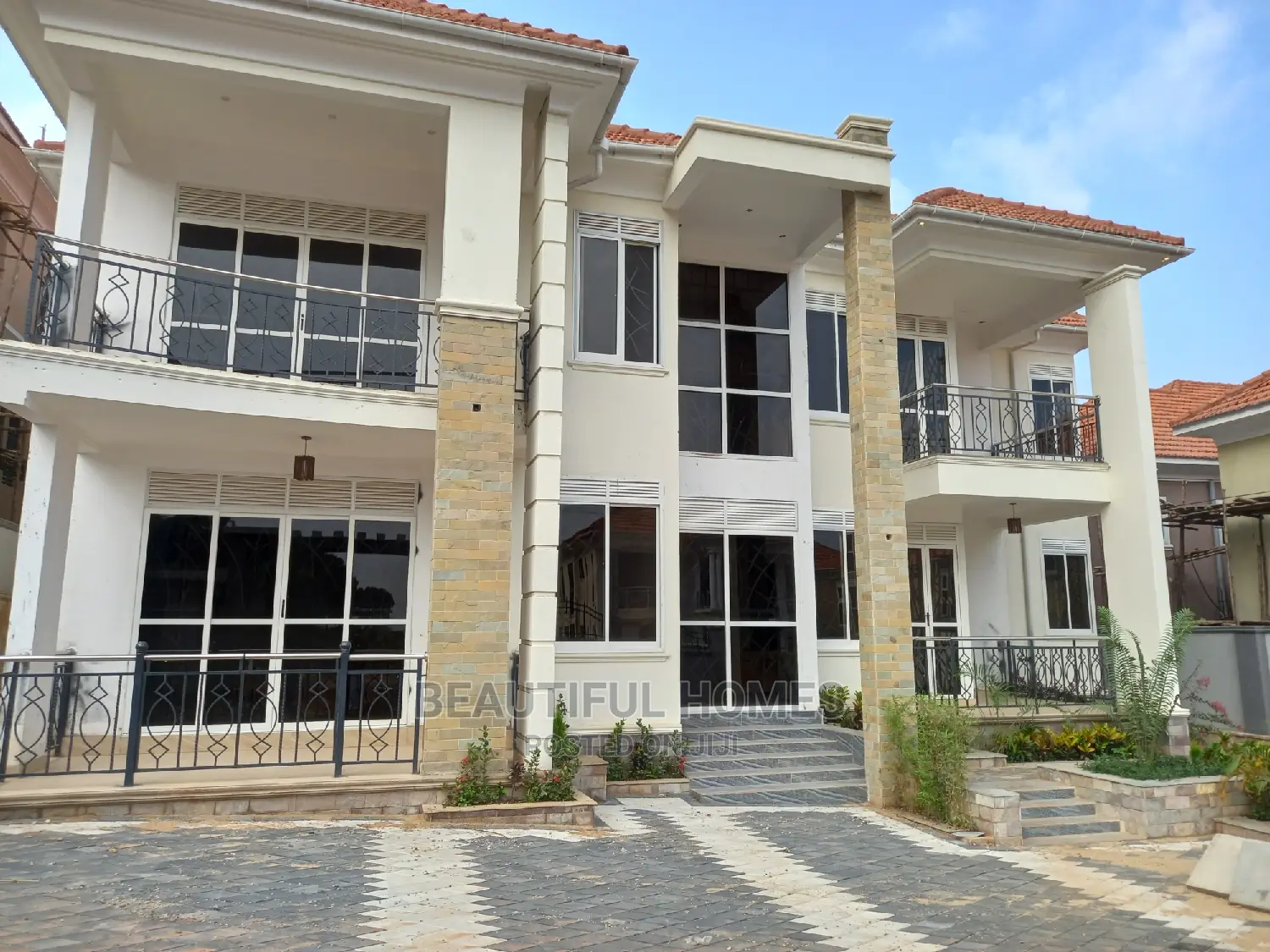 Furnished 6bdrm Mansion in Kyanja Tarmacked, Central Division for Sale
