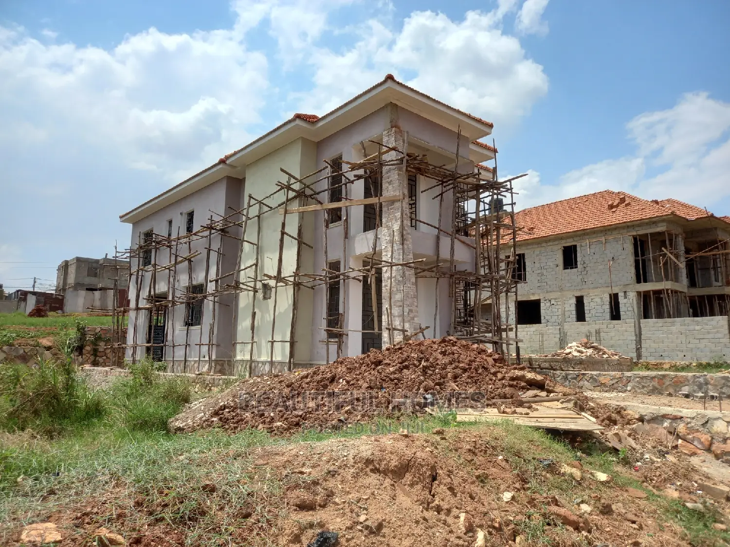 Furnished 4bdrm Mansion in Kira Corporate for Sale