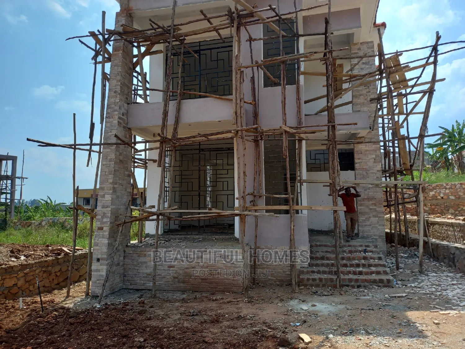 Furnished 4bdrm Mansion in Kira Corporate for Sale