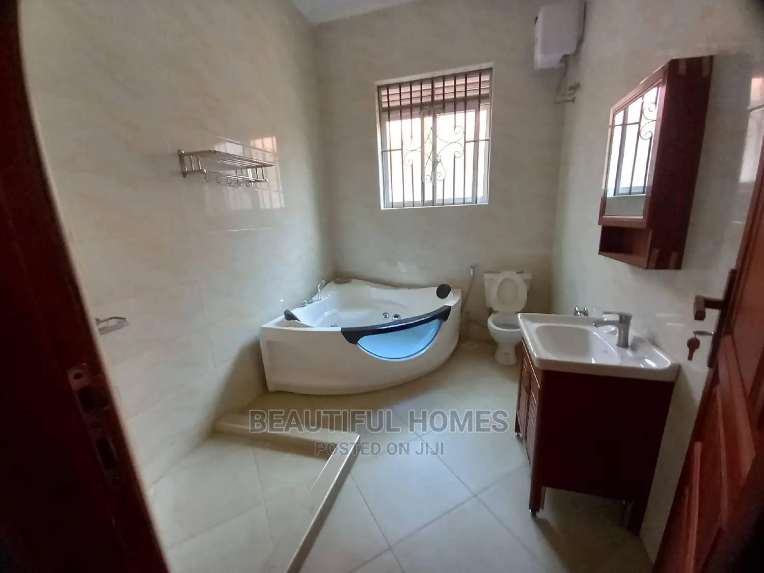 Furnished 4bdrm House in Kira Tarmacked for Sale