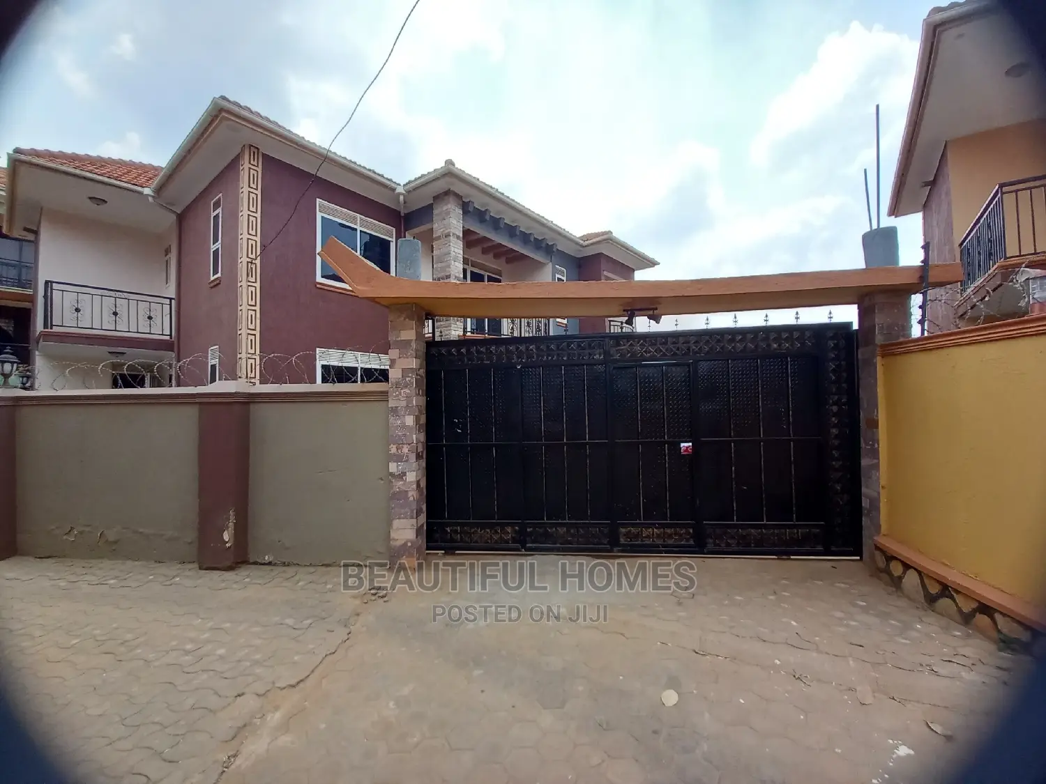 Furnished 5bdrm Duplex in Kira Tarmack Access for Sale