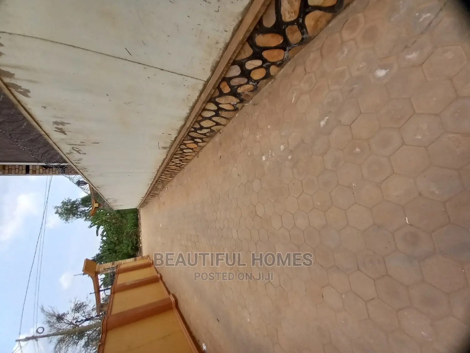 Furnished 5bdrm House in Kira Corporate for Sale