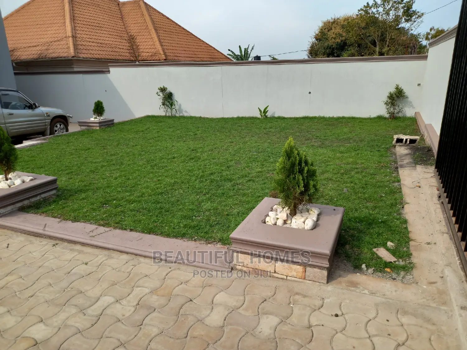 Furnished 4bdrm House in Kira for Sale